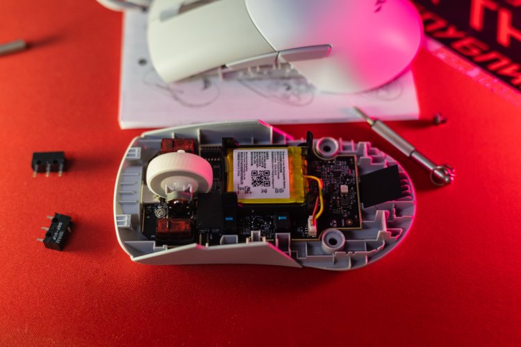 'Tiểu phẫu' chuột ROG Keris Wireless AimPoint: Cấu trúc đơn giản, dễ thay switch