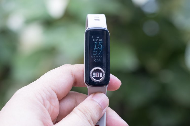 ASUS VivoWatch 5 AERO: Vòng đeo tay thông minh có cảm biến điện tim