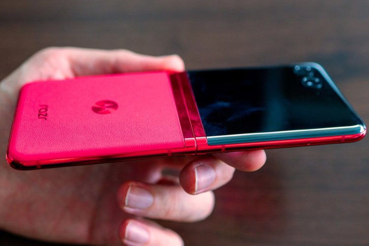 Ảnh chi tiết điện thoại gập Motorola Razr 40 Ultra