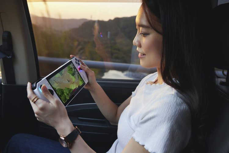 Máy chơi game ROG Ally có giá gần 18 triệu đồng