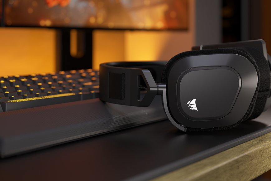 CORSAIR mở bán tai nghe HS80 MAX và bàn phím K70 MAX