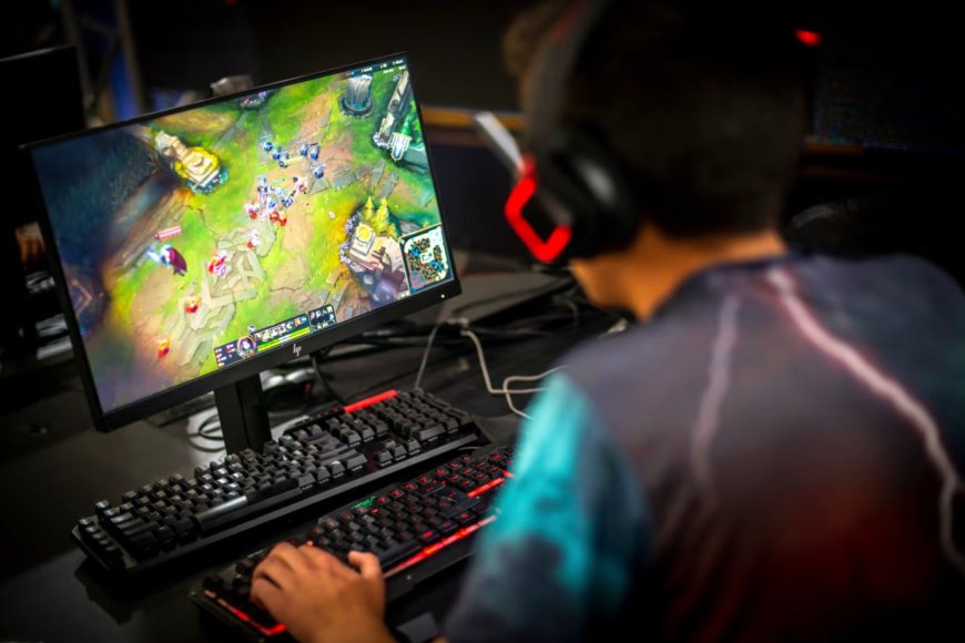 Thị lực suy giảm không cản bước đam mê của game thủ LMHT