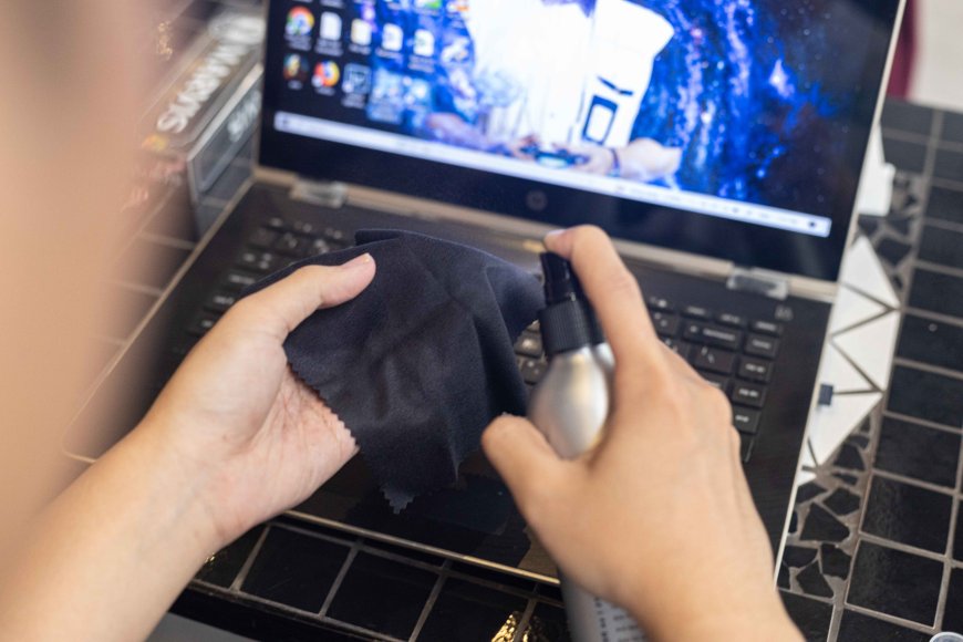 Những điều cần lưu ý khi vệ sinh màn hình laptop, máy tính