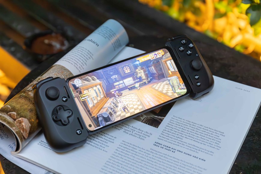 Tay cầm Razer Kishi V2 Pro: Phụ kiện hữu ích cho game thủ hay 'xê dịch'