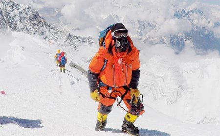 Nepal yêu cầu người leo đỉnh Everest phải sử dụng chip theo dõi