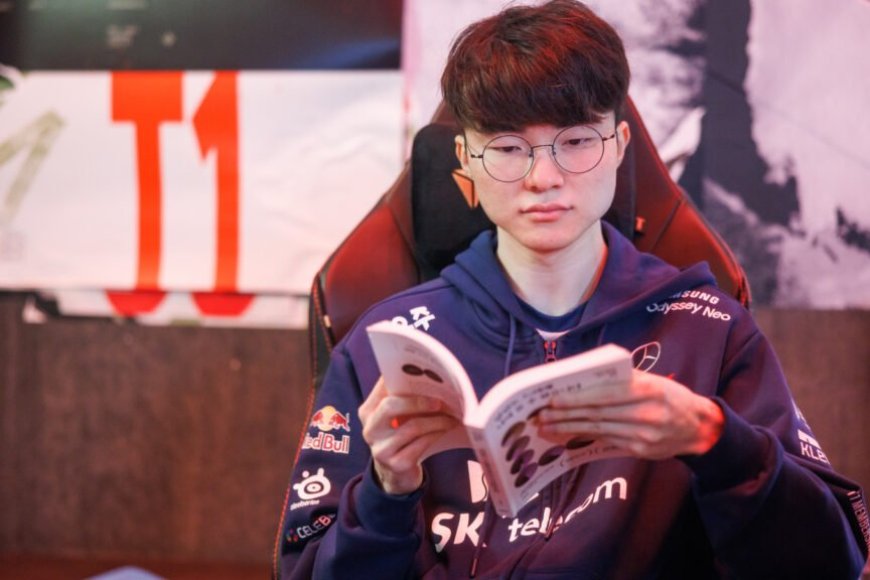 Faker đọc sách nhiều hơn đa số người Việt