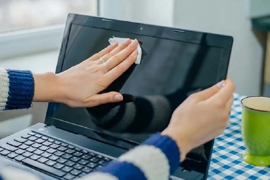 Vì sao màn hình laptop bị ẩm?