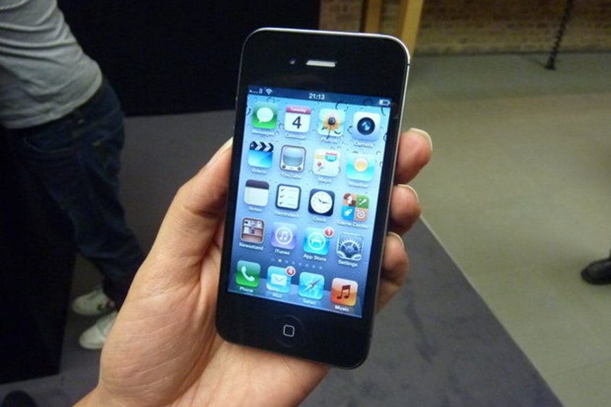 iPhone 4S được mở khóa sau 10 năm
