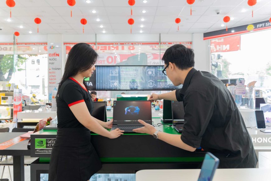 FPT Shop khai trương 2 điểm trải nghiệm laptop AI