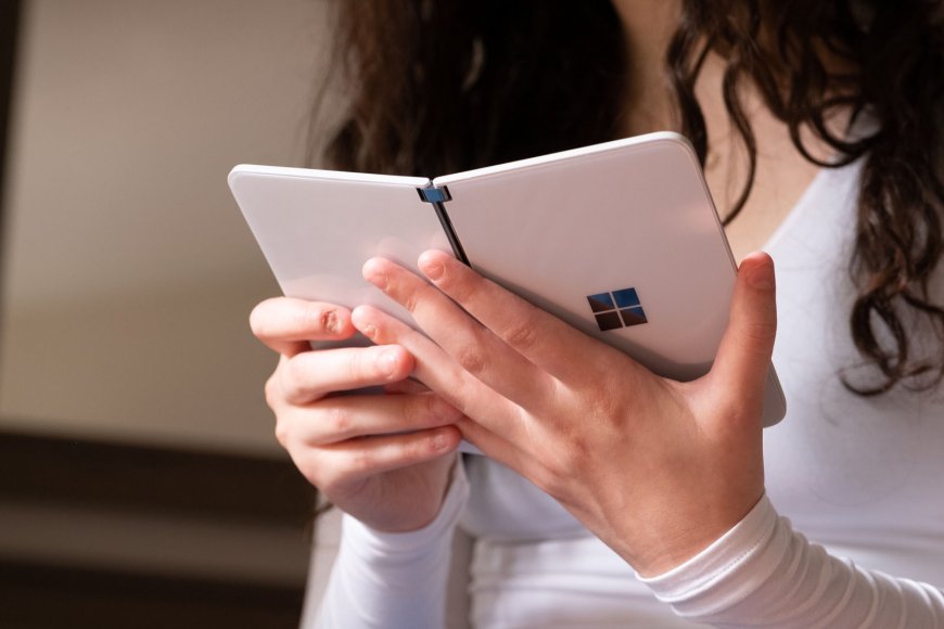 Microsoft sắp tung điện thoại gập?