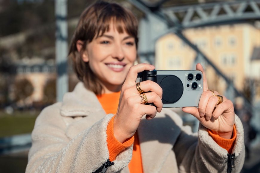 Leica lần đầu ra mắt phụ kiện cho iPhone