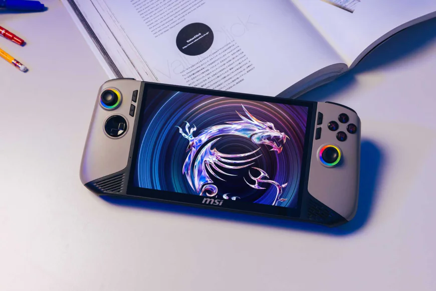 MSI mở bán máy chơi game Claw 8 AI+ tại Việt Nam