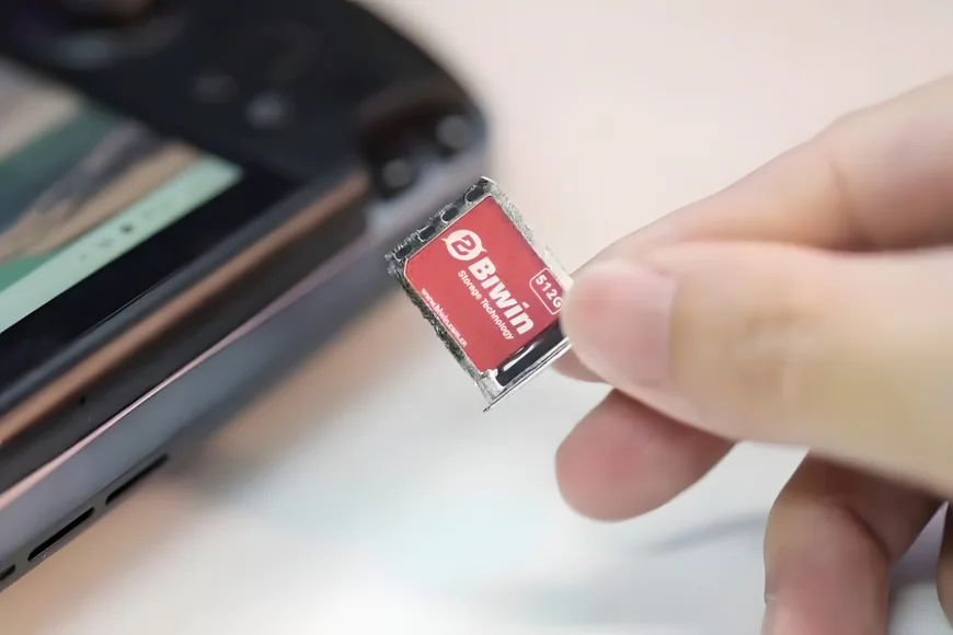 Mini SSD kích thước nhỏ như SIM điện thoại