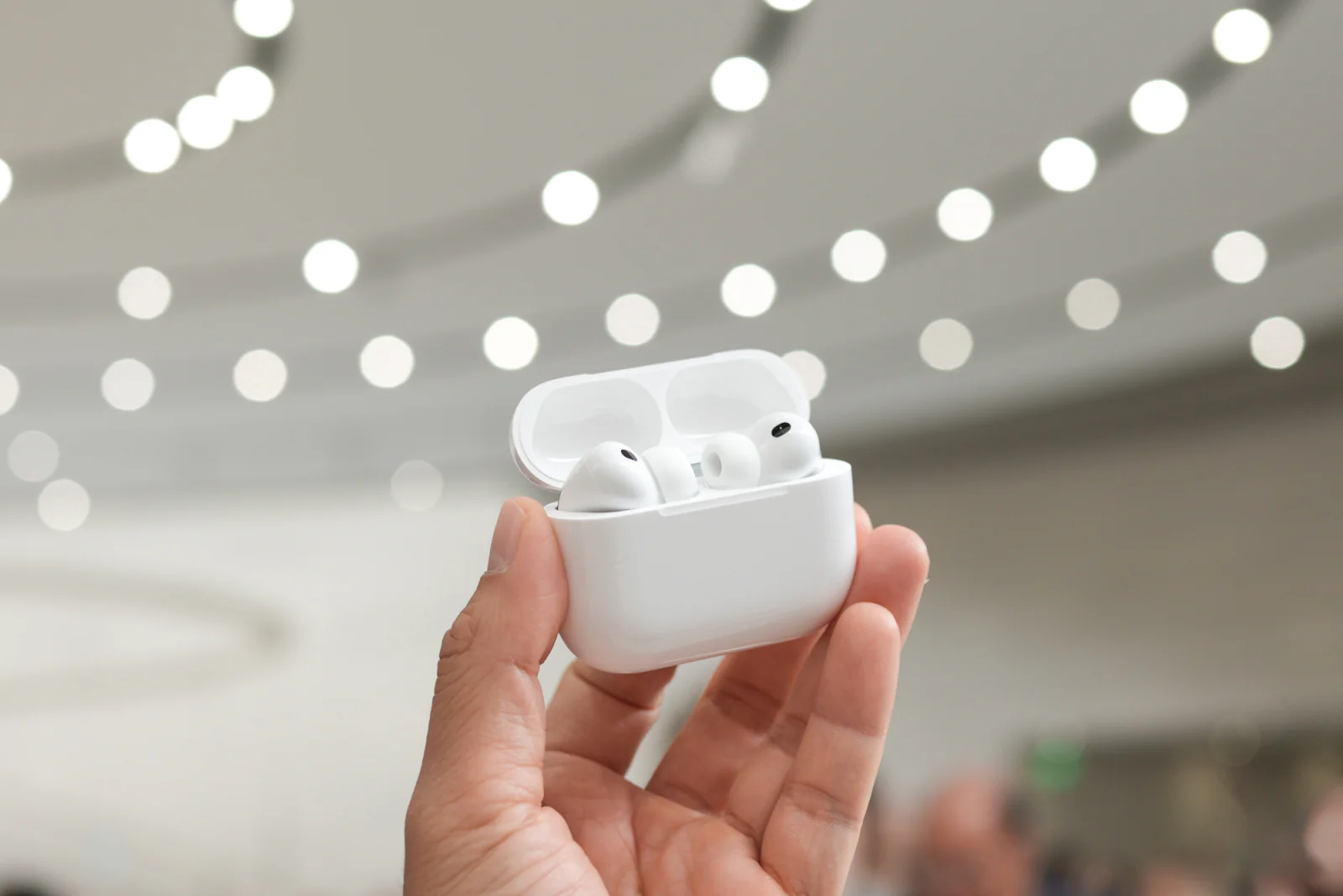 AirPods Pro 3 dính lỗi phát âm thanh lạ
