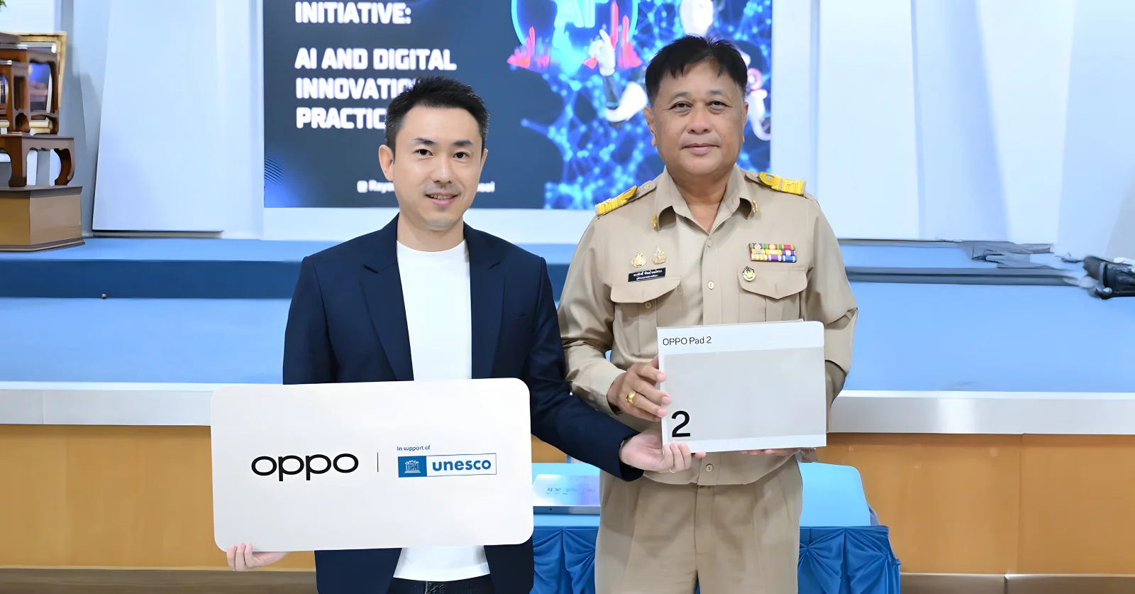 OPPO hợp tác UNESCO trao tặng 1.000 máy tính bảng