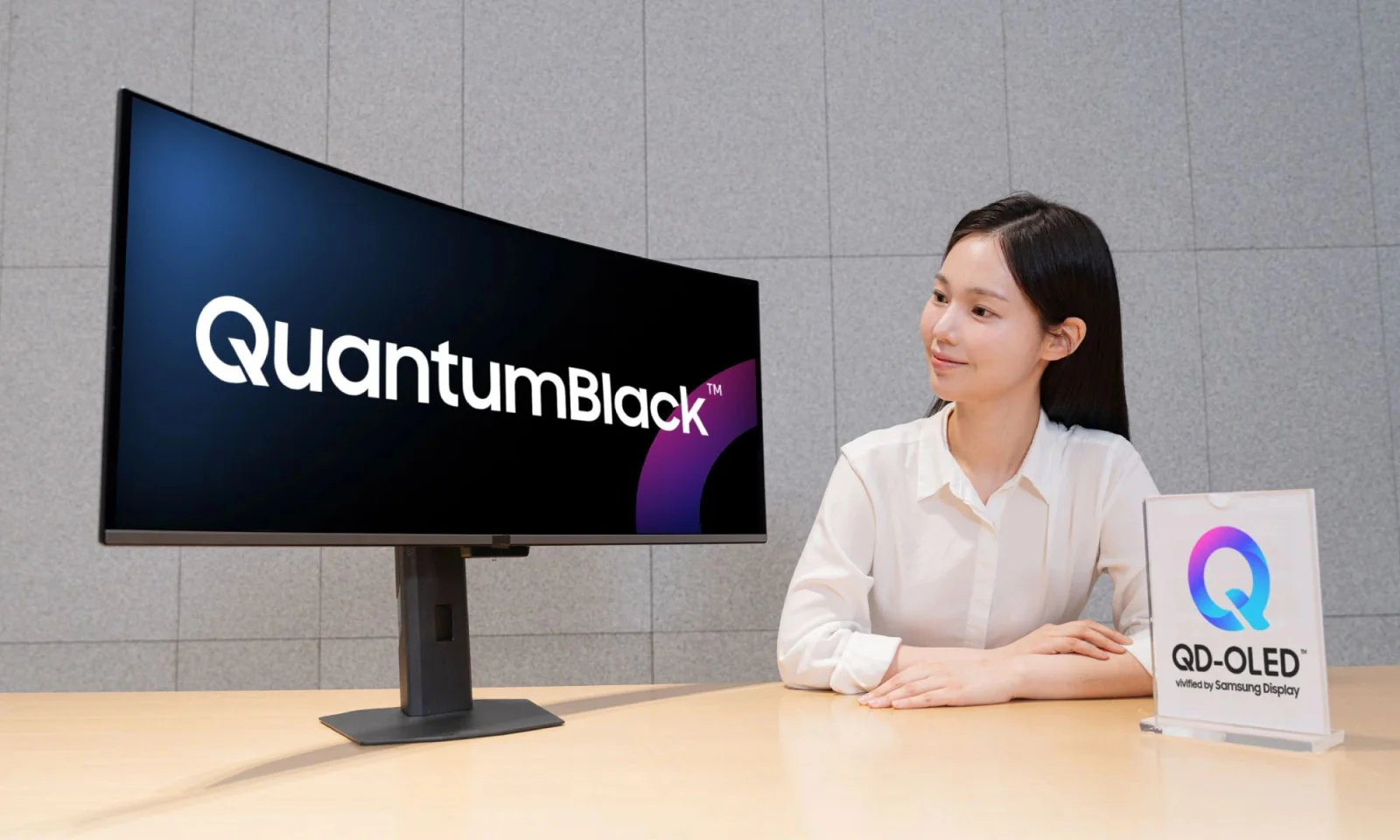 Samsung mang sắc đen nguyên bản trở lại với công nghệ màn hình QuantumBlack