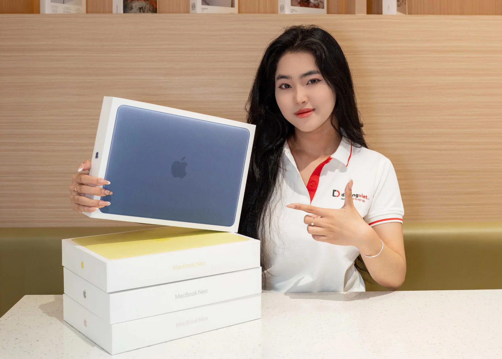 Di Động Việt mở bán MacBook Neo