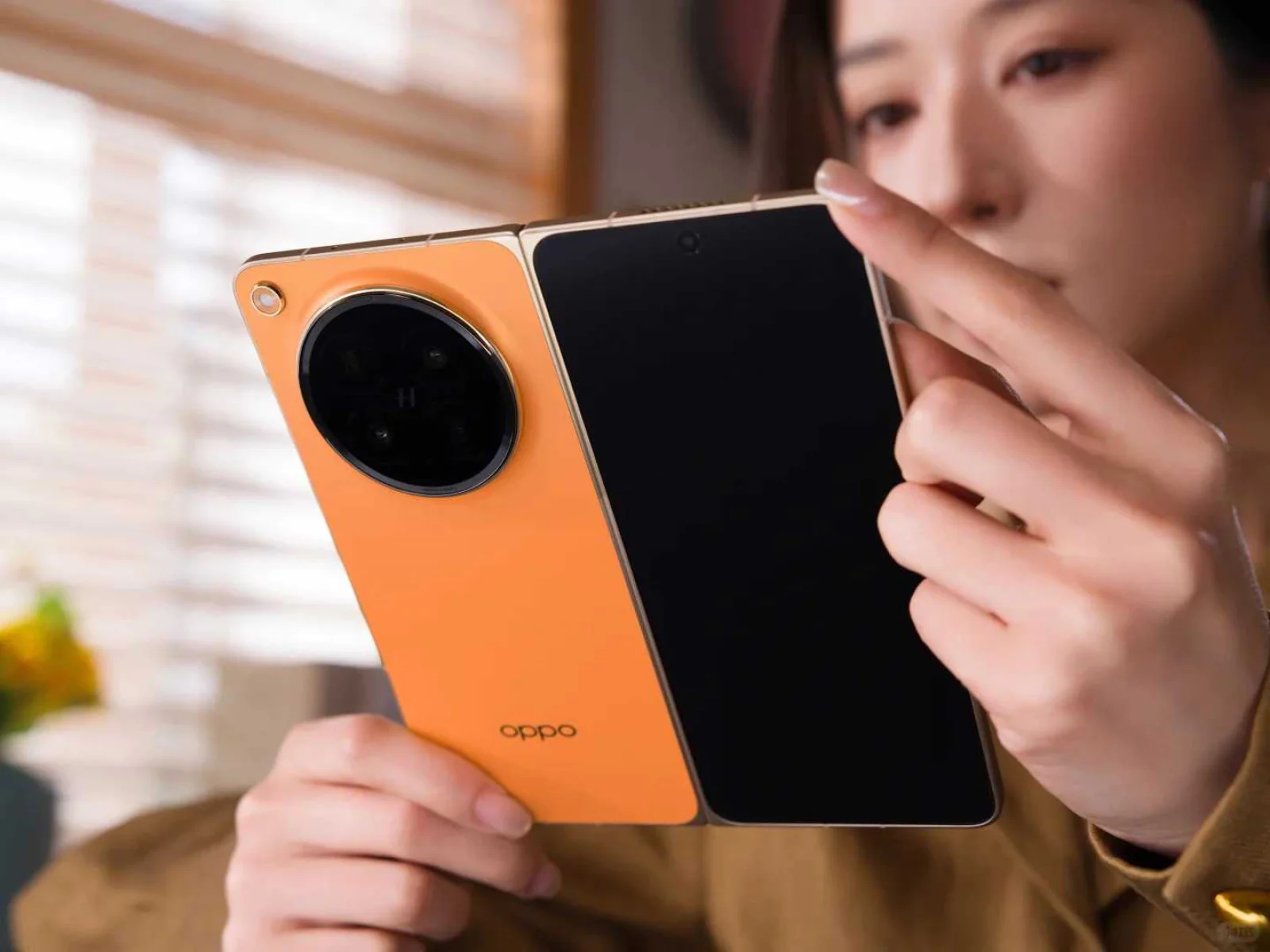 OPPO ra mắt Find N6, điện thoại với nếp gấp vô hình