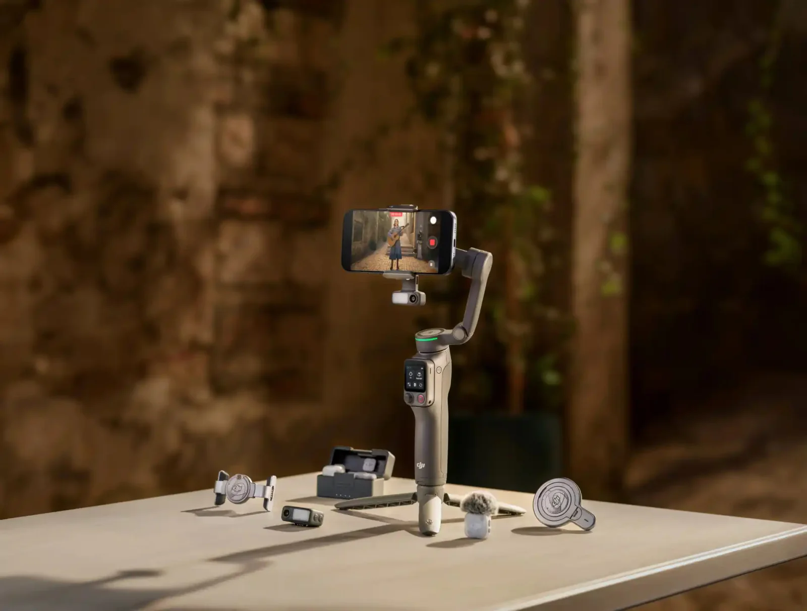 DJI Osmo Mobile 8P giá từ 3,26 triệu đồng