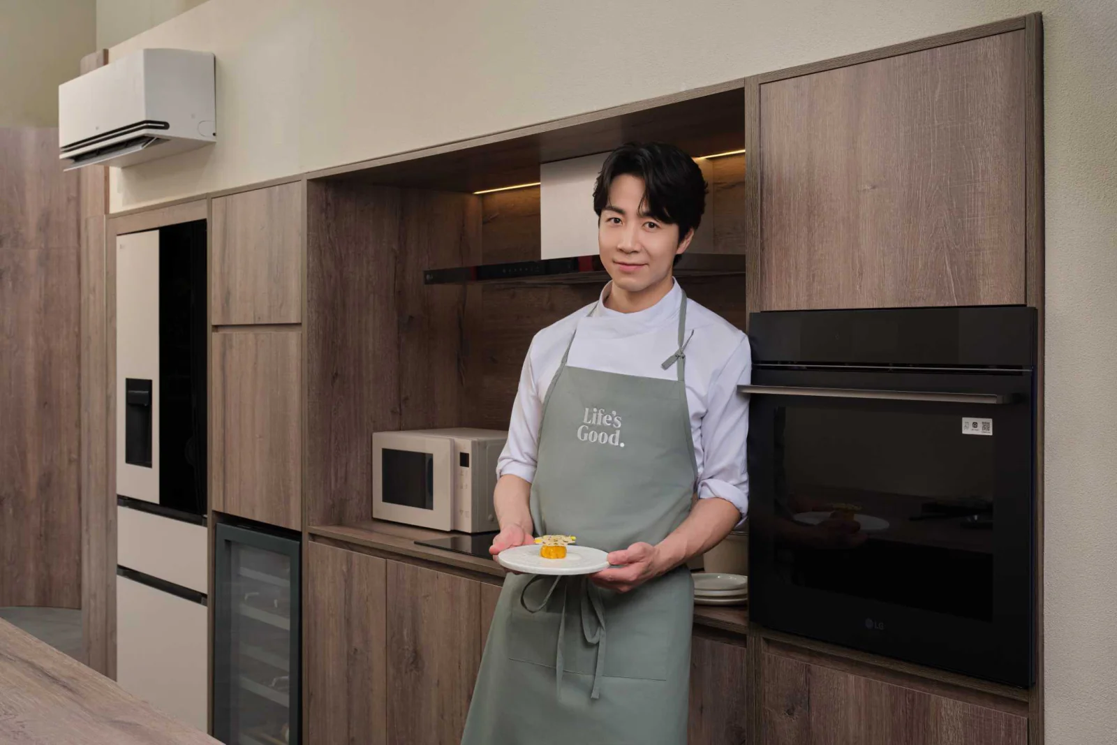 Bếp trưởng Michelin định hình chuẩn gian bếp gia đình tại Another Saigon by LG