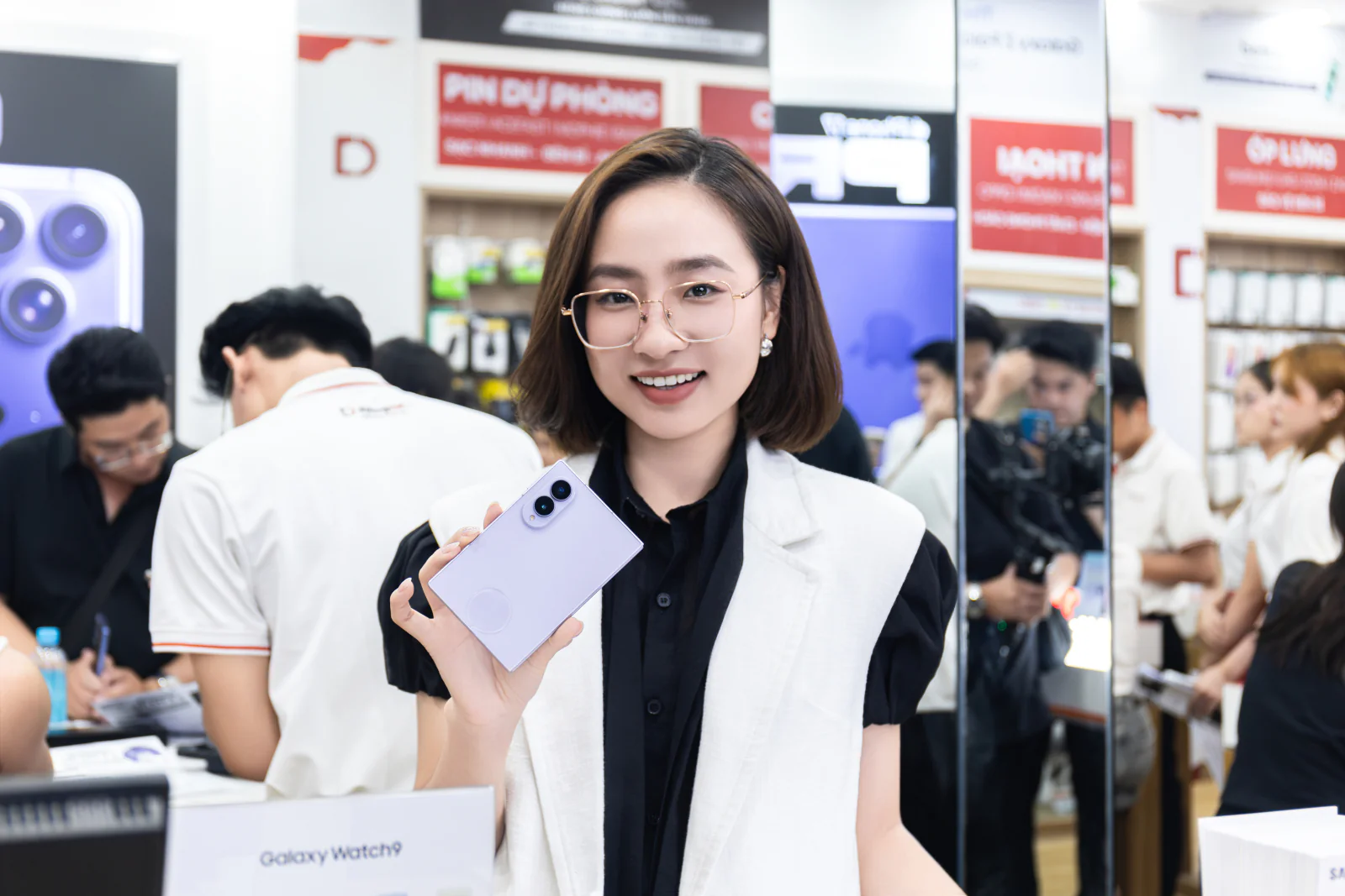 Di Động Việt mở bán dòng Galaxy gập mới, giảm giá đến 12 triệu đồng