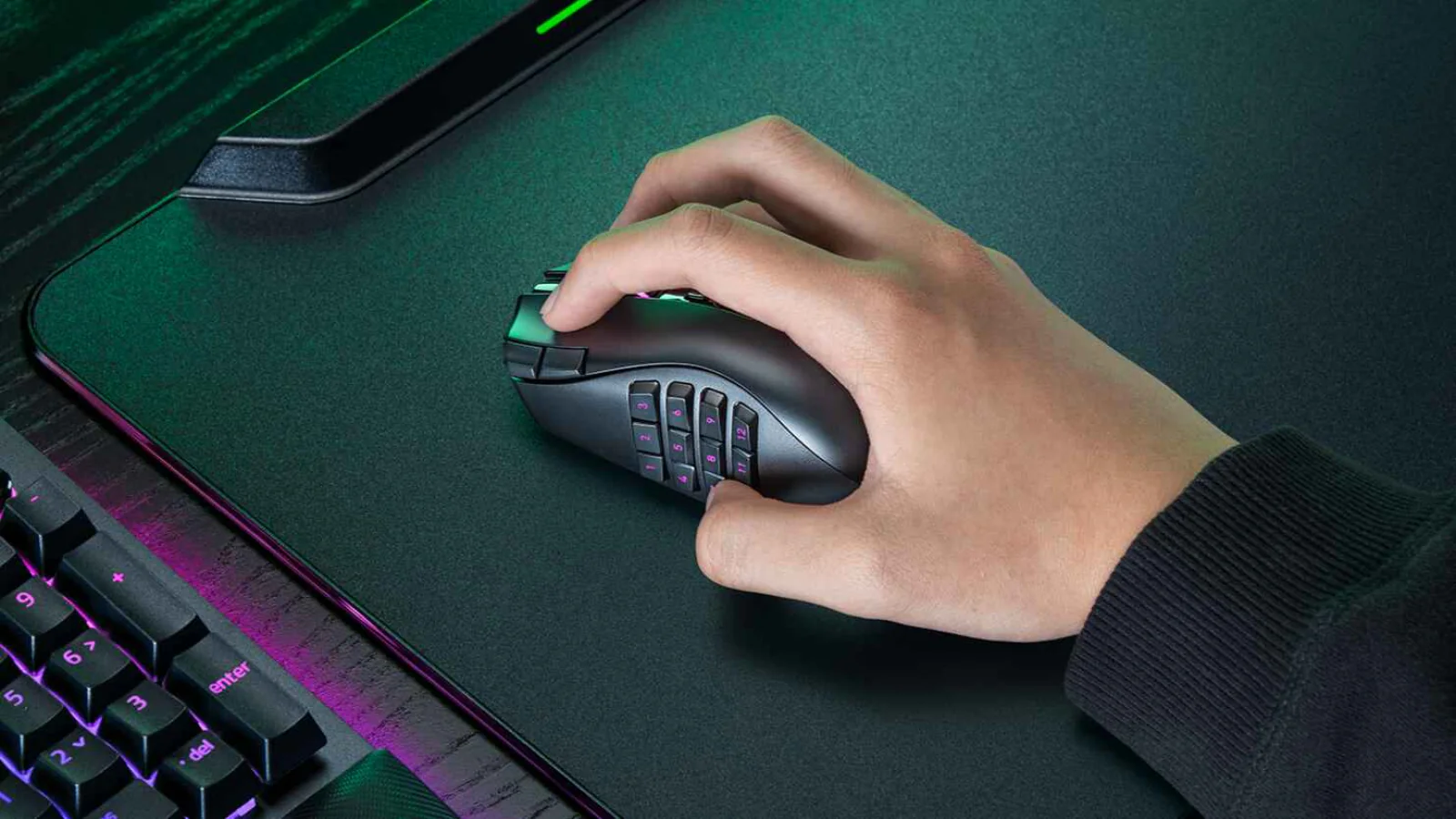Naga V3 Pro tiếp nối dòng chuột MMO biểu tượng của Razer