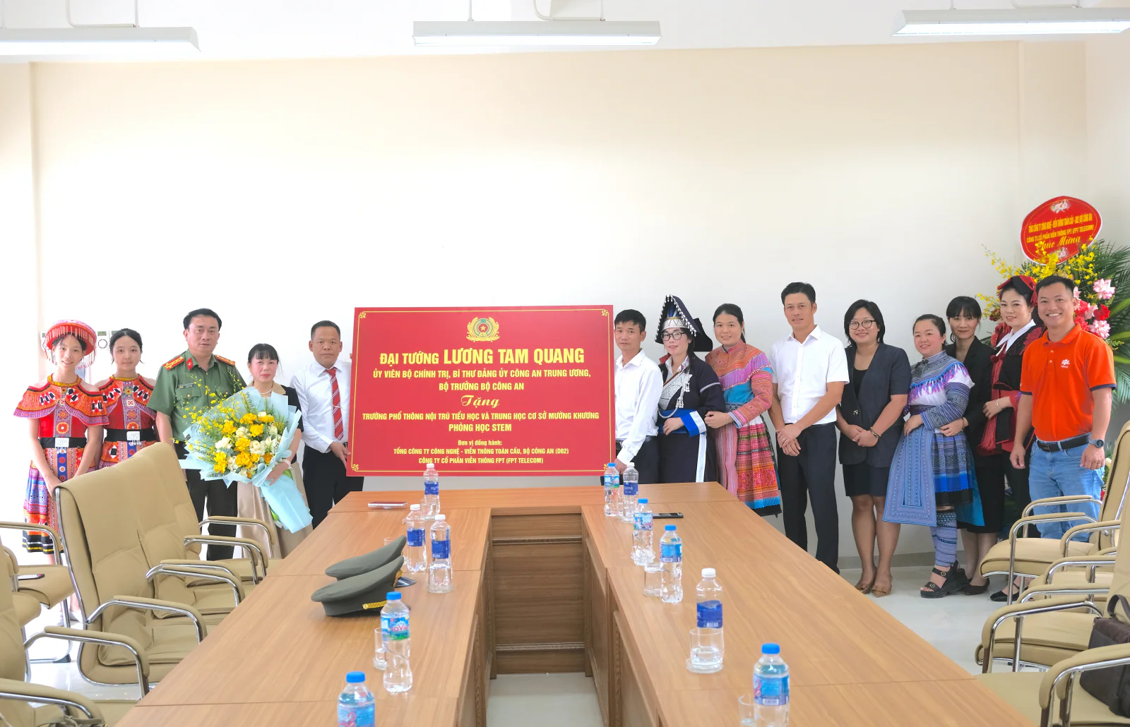 FPT Telecom và Bộ Công an trao tặng phòng STEM cho trường khó khăn